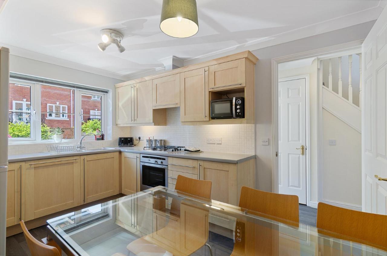 Villa 4Br Townhouse Wbalcony Free Parking Fast Wi-Fi à NWI Extérieur photo