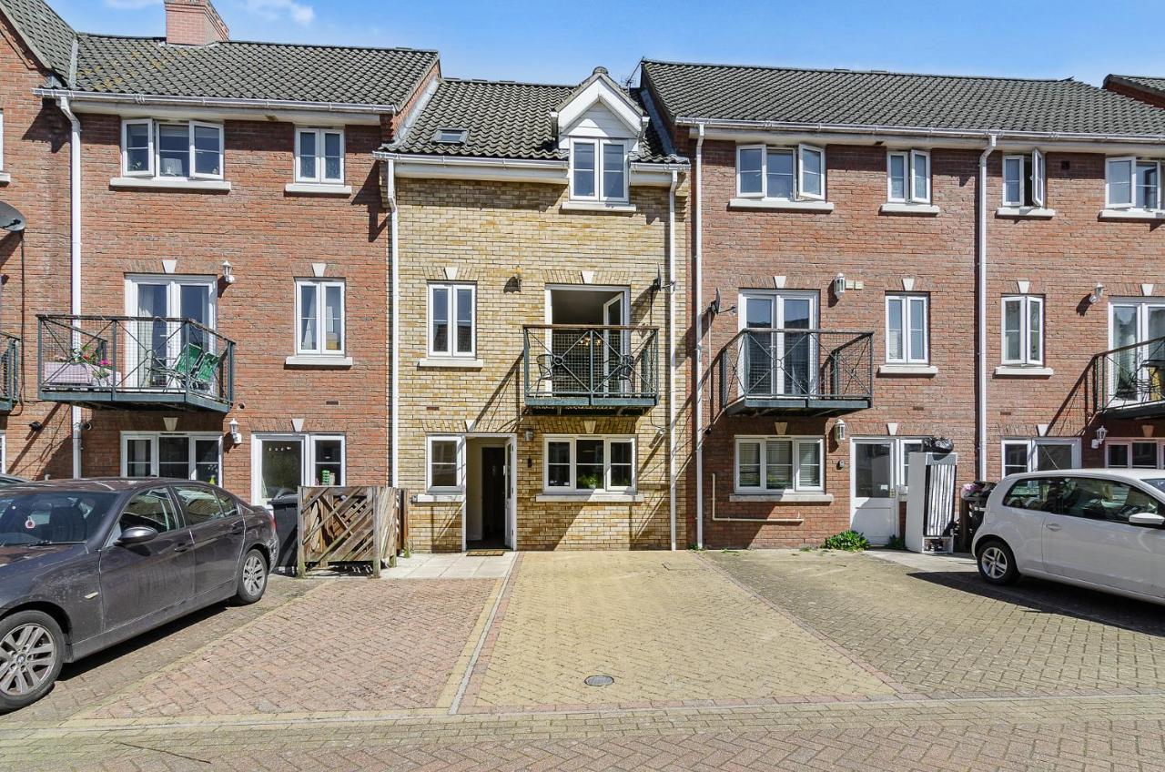 Villa 4Br Townhouse Wbalcony Free Parking Fast Wi-Fi à NWI Extérieur photo