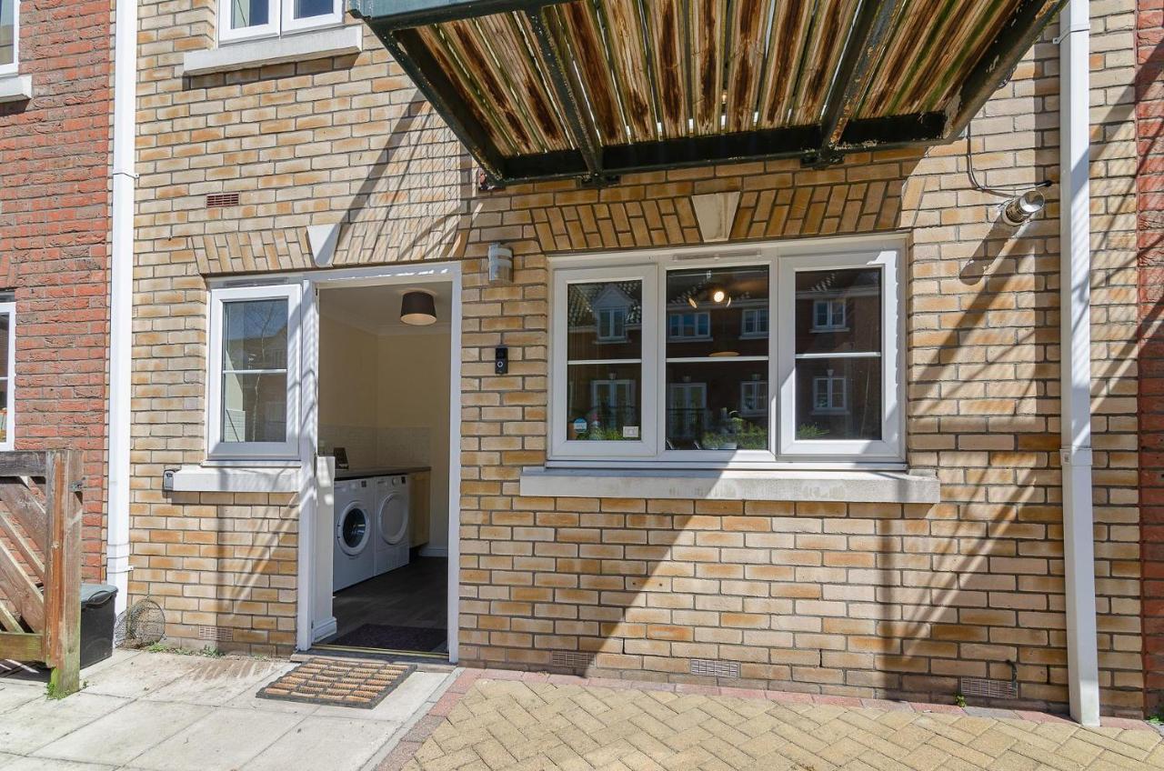 Villa 4Br Townhouse Wbalcony Free Parking Fast Wi-Fi à NWI Extérieur photo